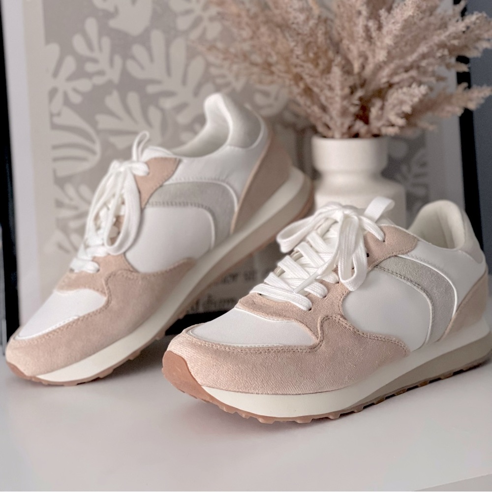 Shoe dazzle athletic sneakers